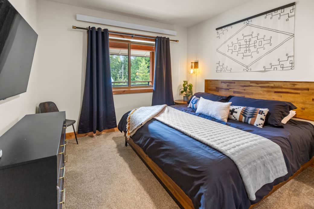 BEDROOM #1: Primary // Private Bathroom //King Memory Foam Mattress // Bottom Floor // 55" 4K TV