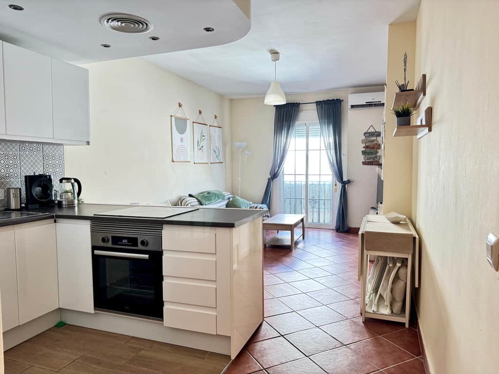 Kitchen opening onto the lounge