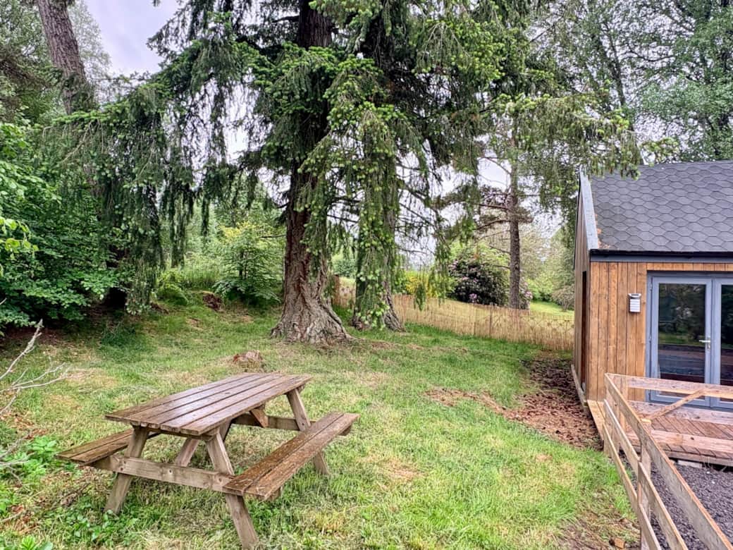 Lodge Garden and picnic table