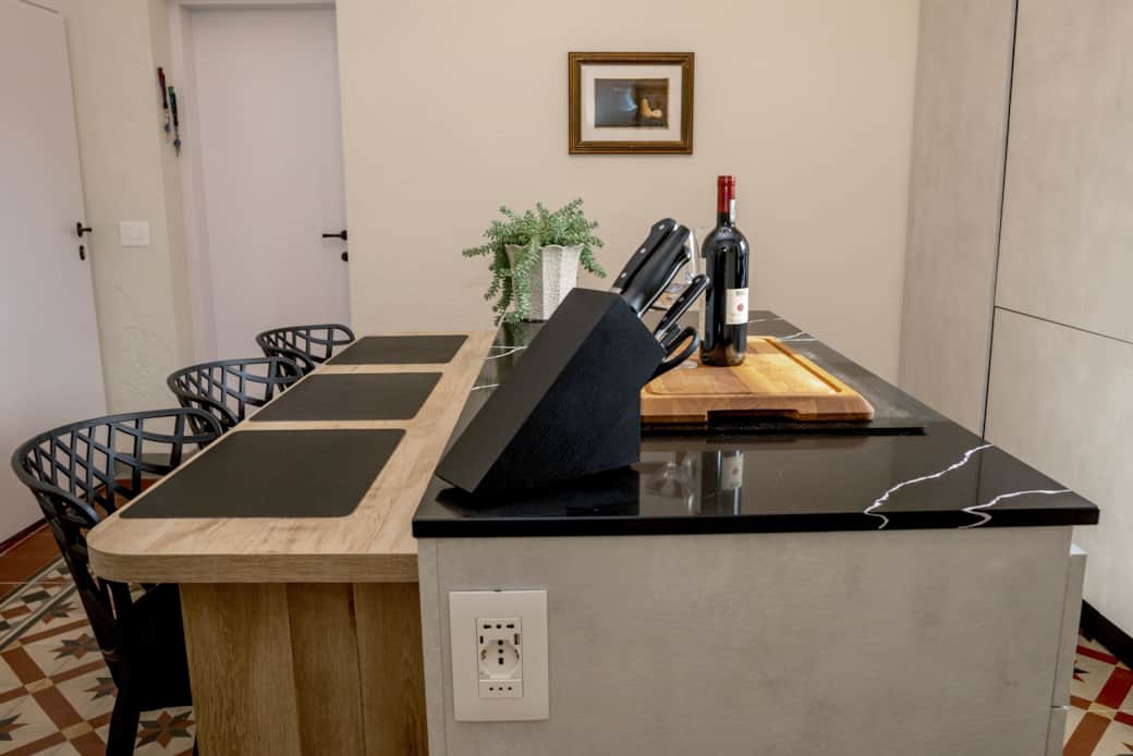 Kitchen seating for 4 people 
