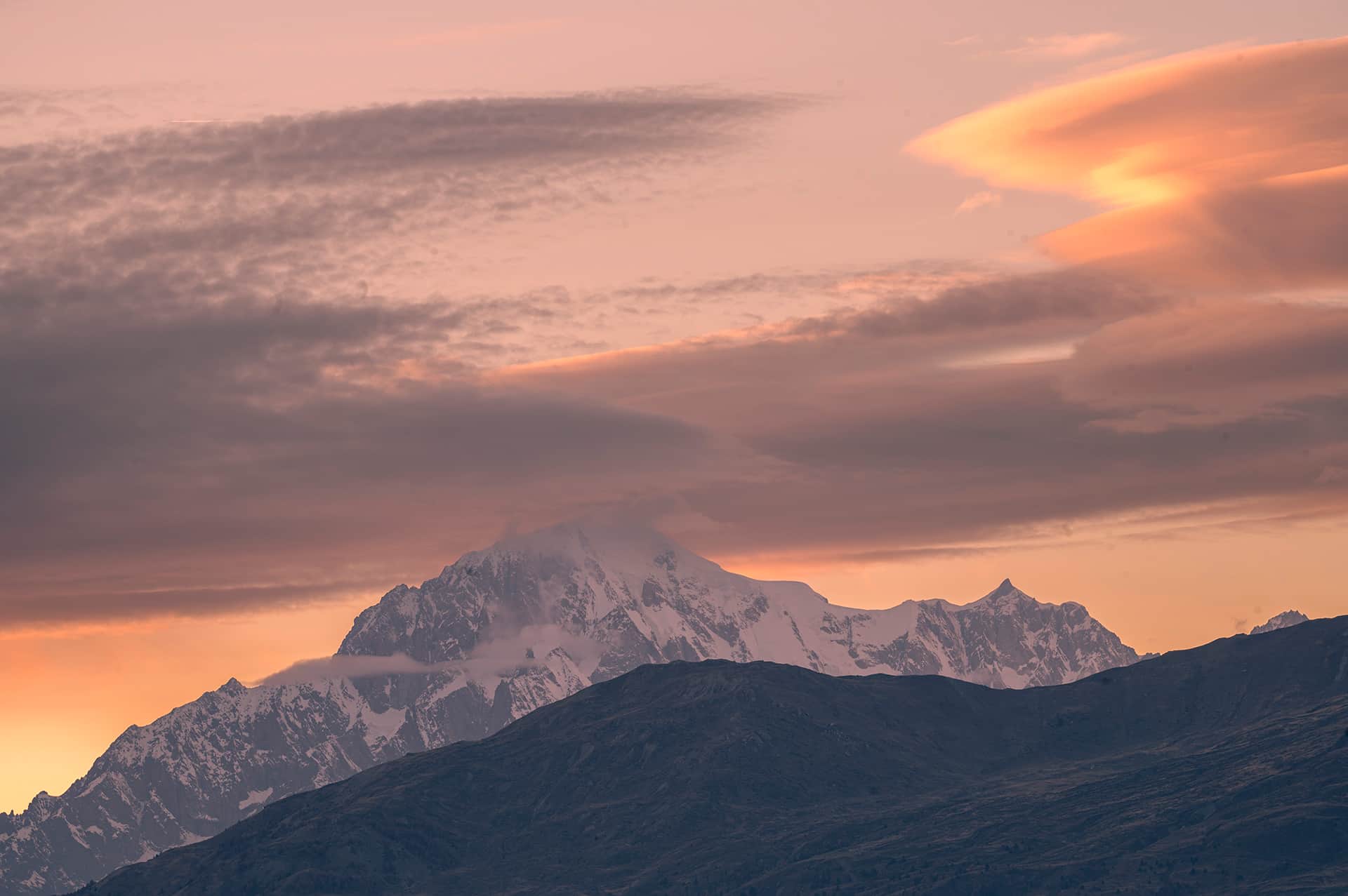 BIL esterno Monte Bianco dalla strada LOW.jpg