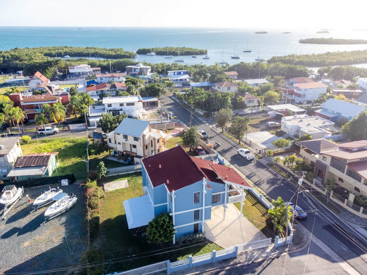 Just minutes from the famous cays and the vibrant Parguera poblado.  Day trips to Boquerón beach.
