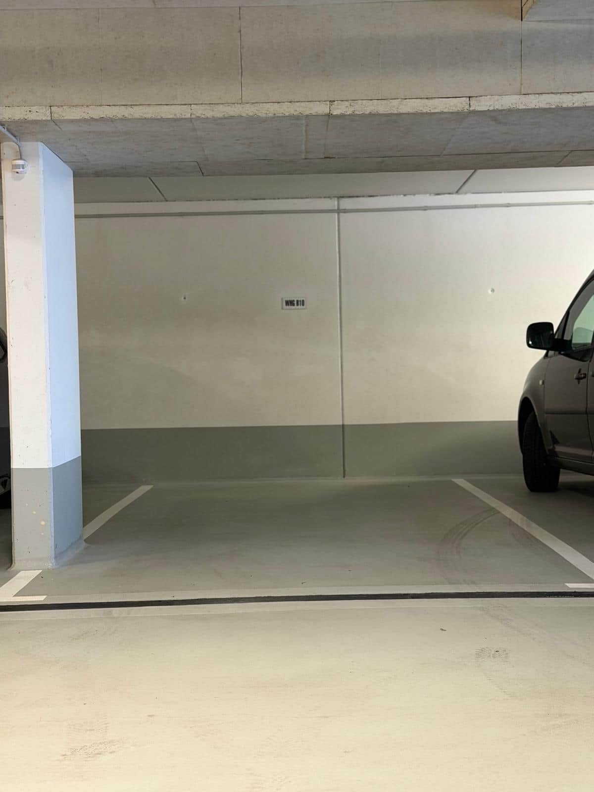 Zufahrt und Stellplätze in der Tiefgarage