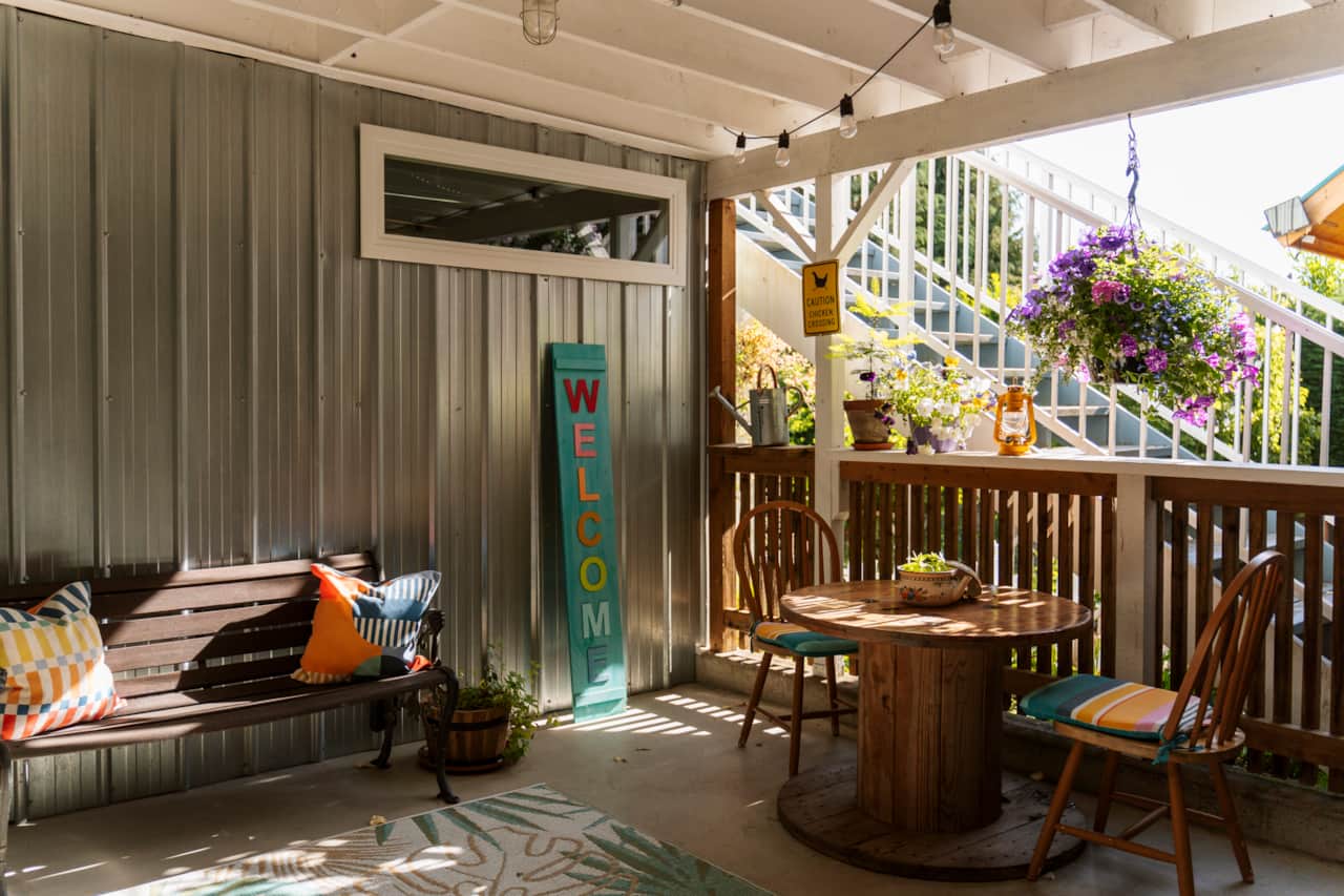 Private covered patio - great for a cup of your fave beverage and bird watching!