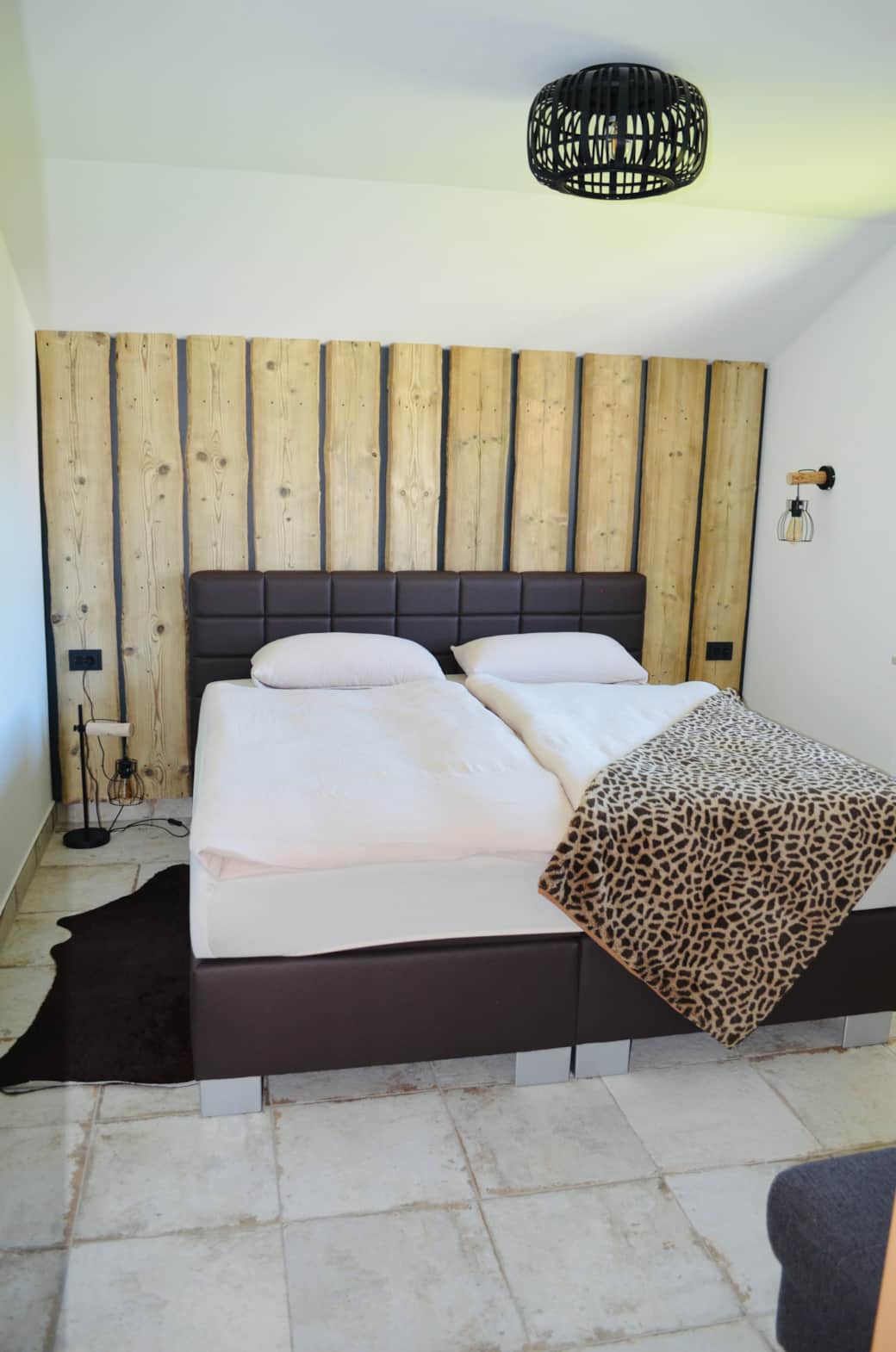 Schlafzimmer 1
