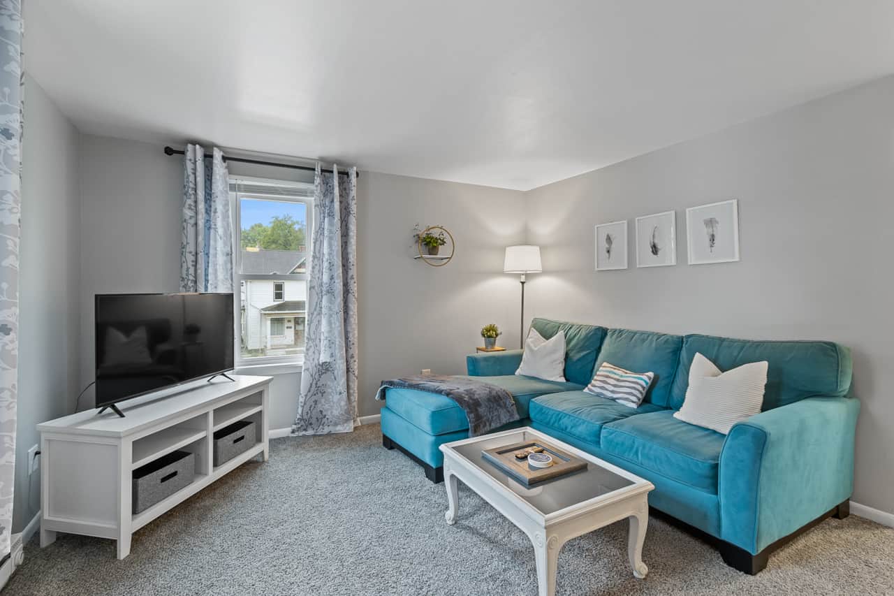 Cute Living Space, Smart TV and Wi-Fi