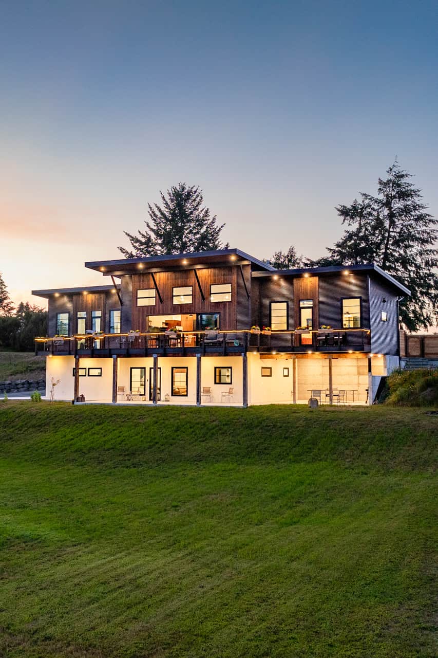 The lower level and one car garage is all for you!