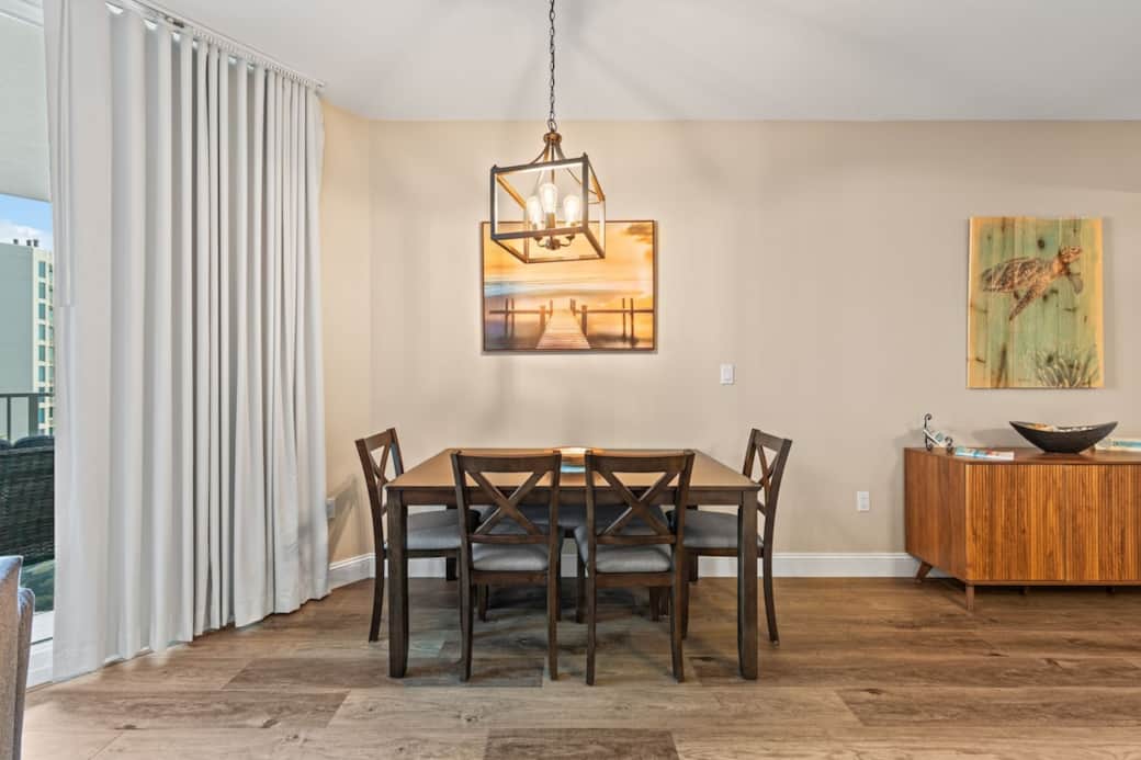 Kitchen table - seats 6