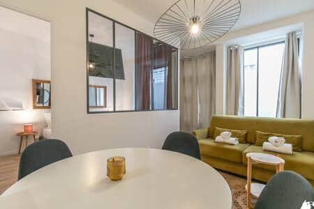 Salon avec coin repas 