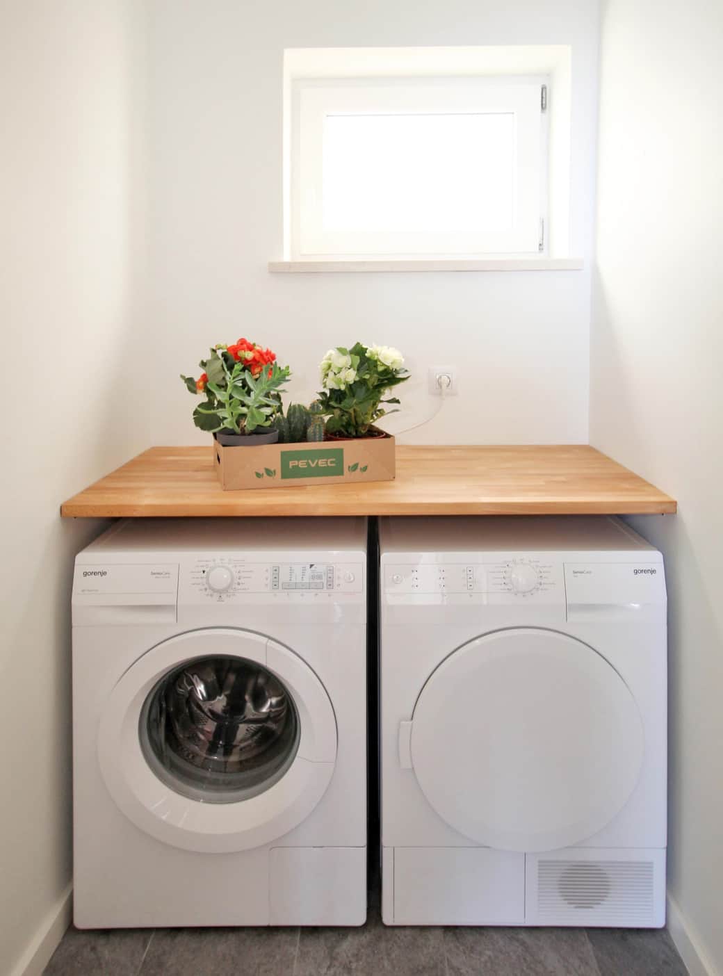 In the laundry room you will find a washer, dryer, drying rack and iron. We provide detergent pods.