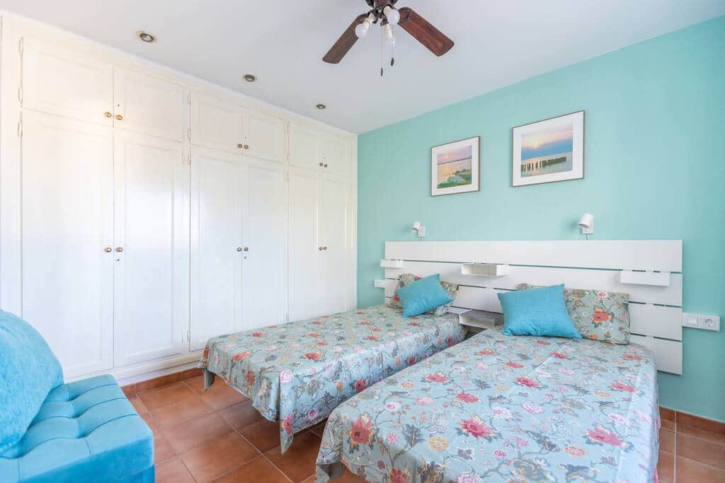 Second Bedroom with Air Condition Second Bedroom with Air Condition