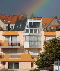 Vue extérieur du bâtiment avec zoom sur la verrière
