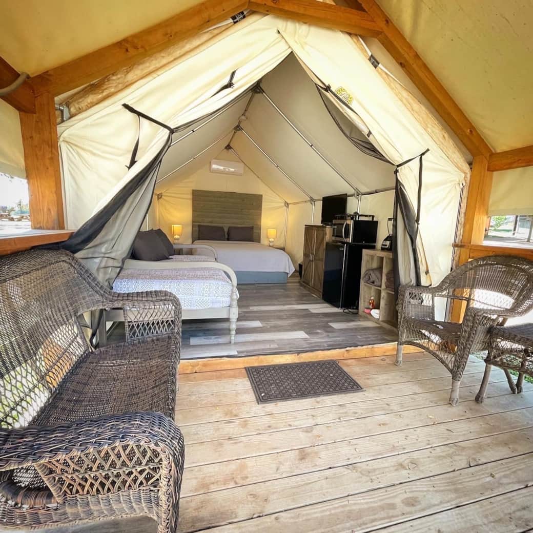 Hangout on the balcony with the tent open!