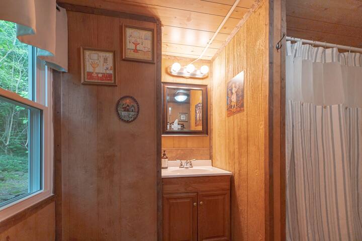 Mountain mornings start here: Get ready for a day of adventure in our tidy bathroom.