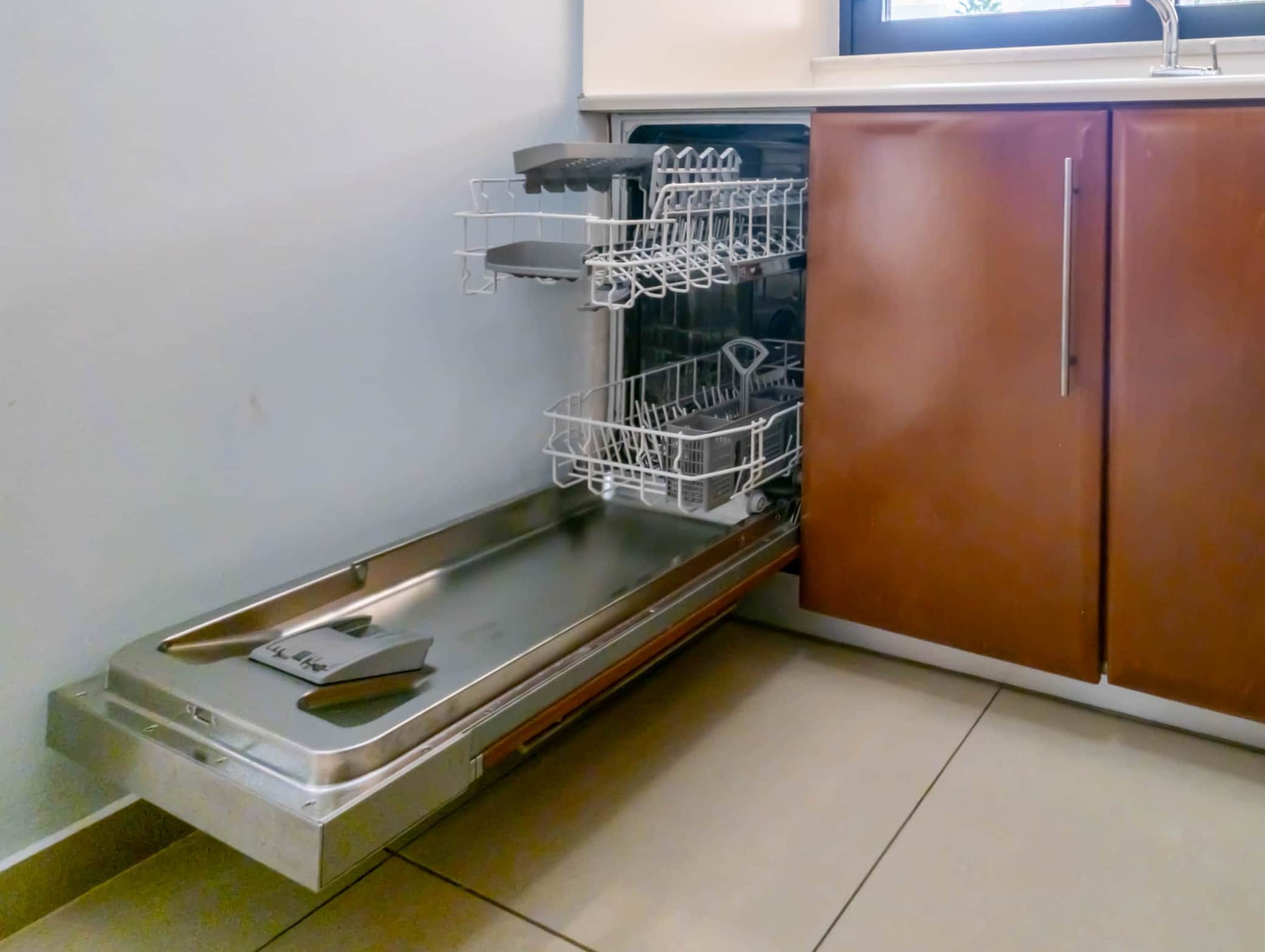 Kitchen  dishwasher