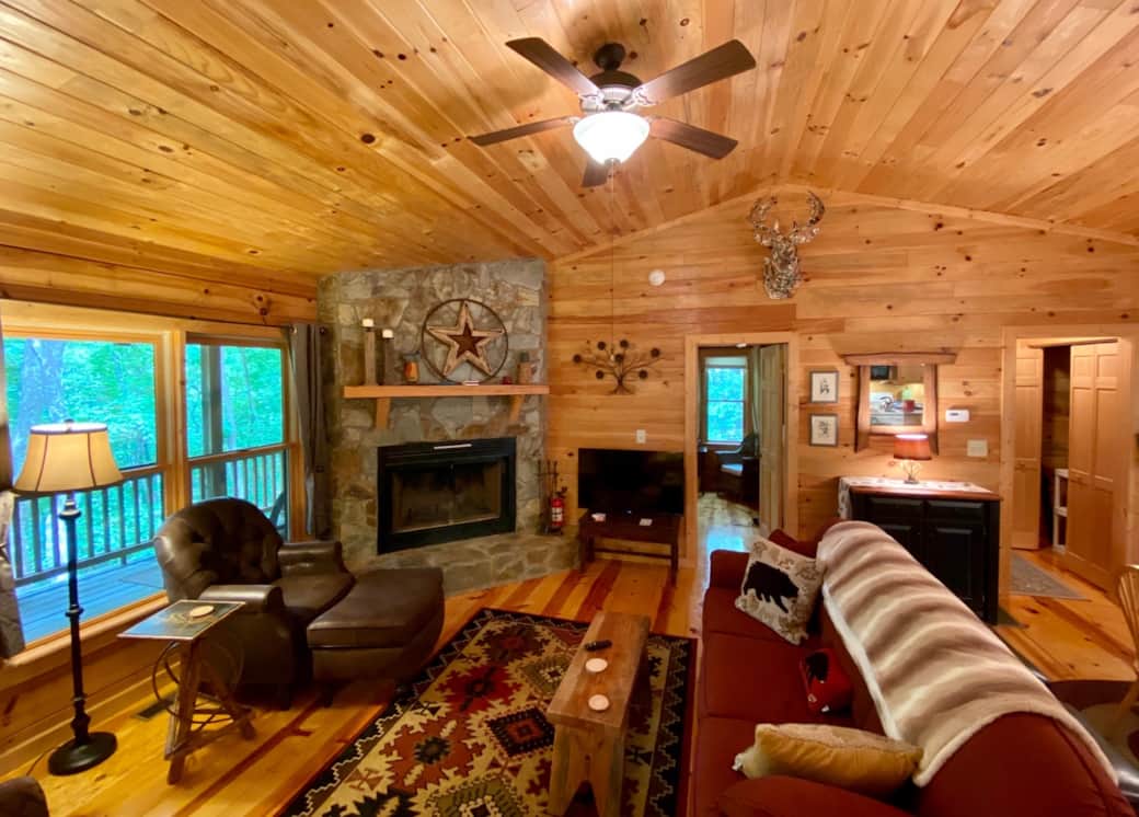 Enjoy some cable TV or open the windows and relish the fresh mountain air 