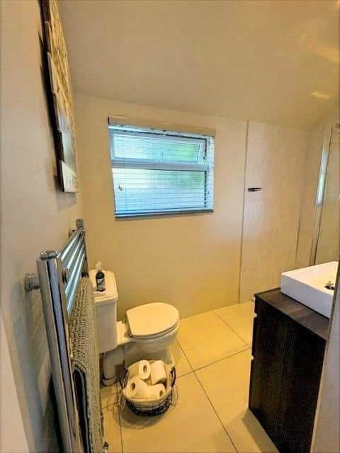 Bathroom 1.jpg