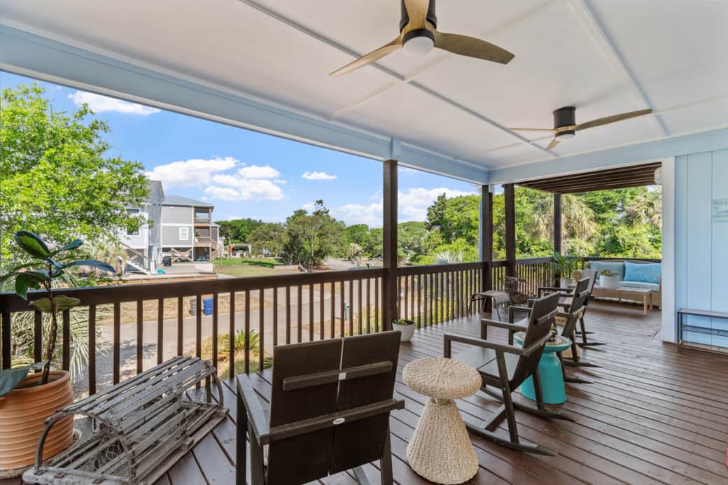 Covered front deck 