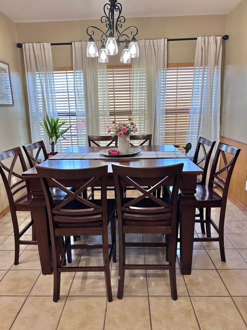 Spacious dining area 