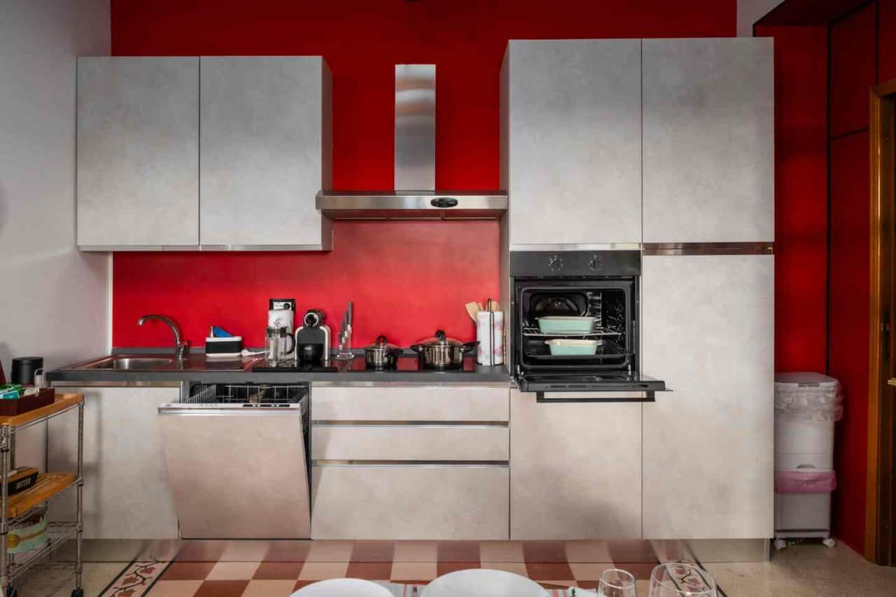 Cucina completamente attrezzata