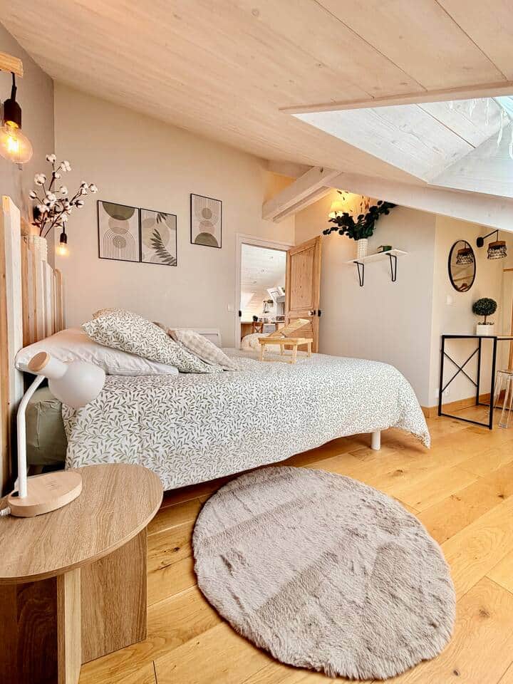 Espace nuit calme et reposant, idéal pour un séjour thermal ou des vacances au Mont-Dore.