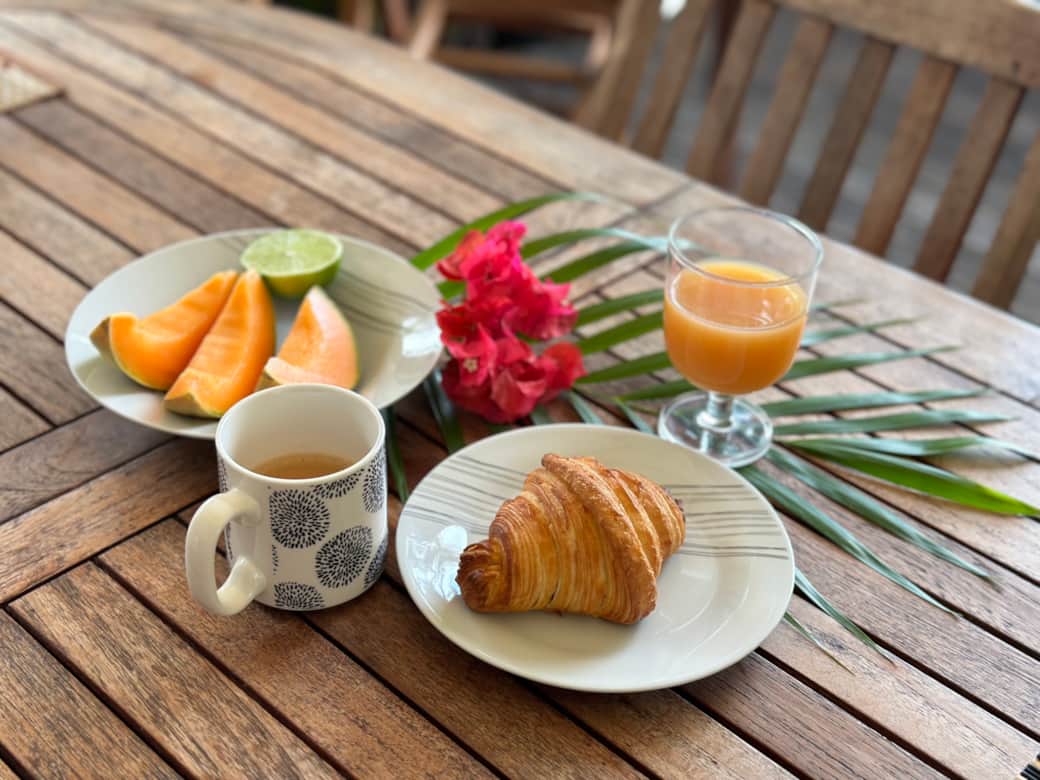 Petit déjeuner terrasse