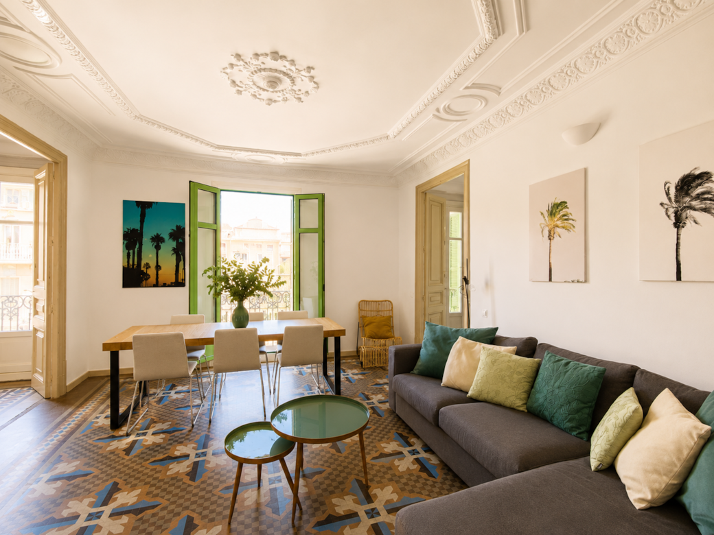 Barcelona 3 bedroom apartment living room 05