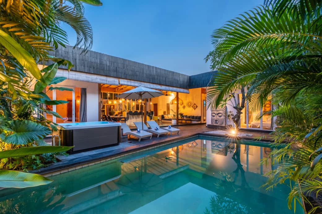 TOP 2 Piscine vue night - Villa SHAKTI Canggu - BALI TOP 2 Piscine vue night - Villa SHAKTI Canggu - BALI