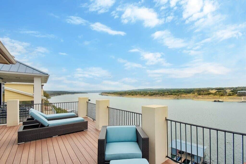 Large private top deck off primary