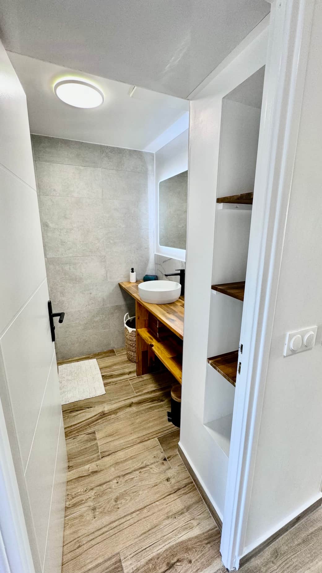 Salle de bain moderne vue 4- TI KAZ COCO PLANTEUW - Pierre & Vacances Sainte Anne Guadeloupe - Conci Salle de bain moderne vue 4- TI KAZ COCO PLANTEUW - Pierre & Vacances Sainte Anne Guadeloupe - Conci