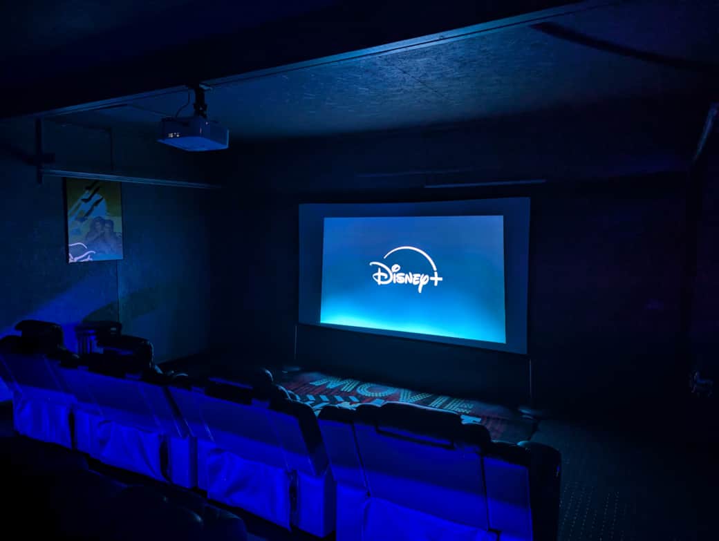 Theater room with projector, 120" screen, reclining seats and a popcorn machine! Theater room with projector, 120" screen, reclining seats and a popcorn machine!