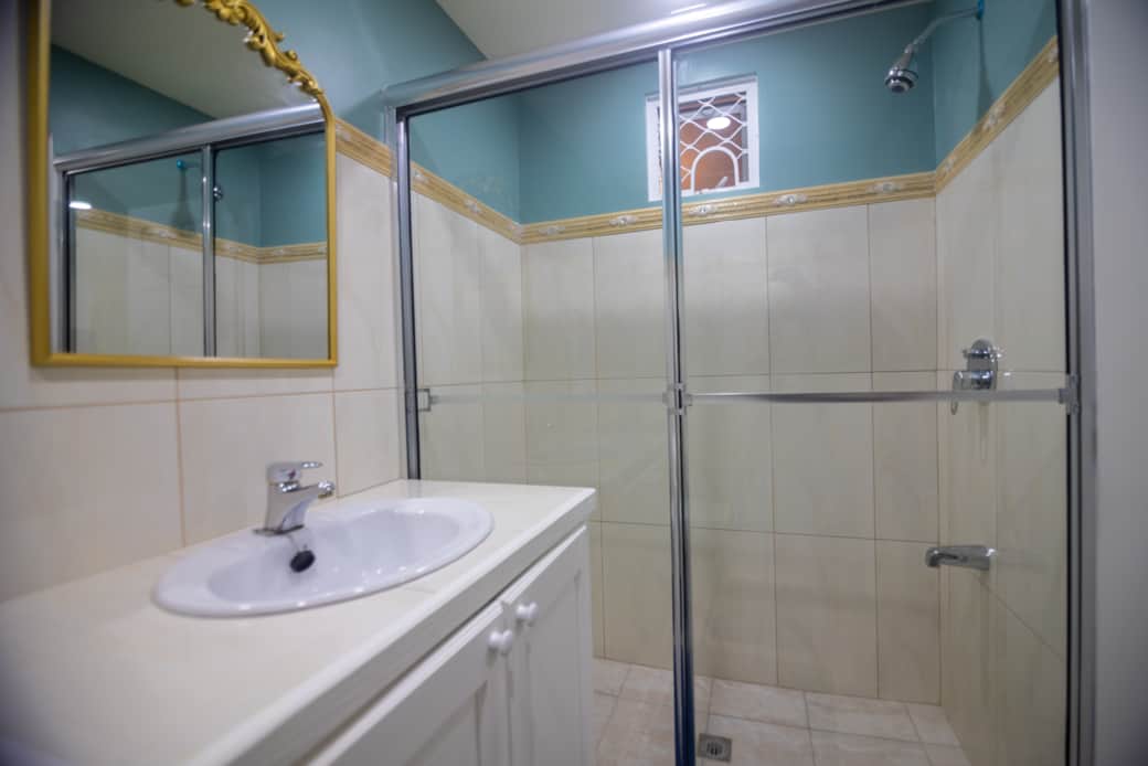 Bathroom full1