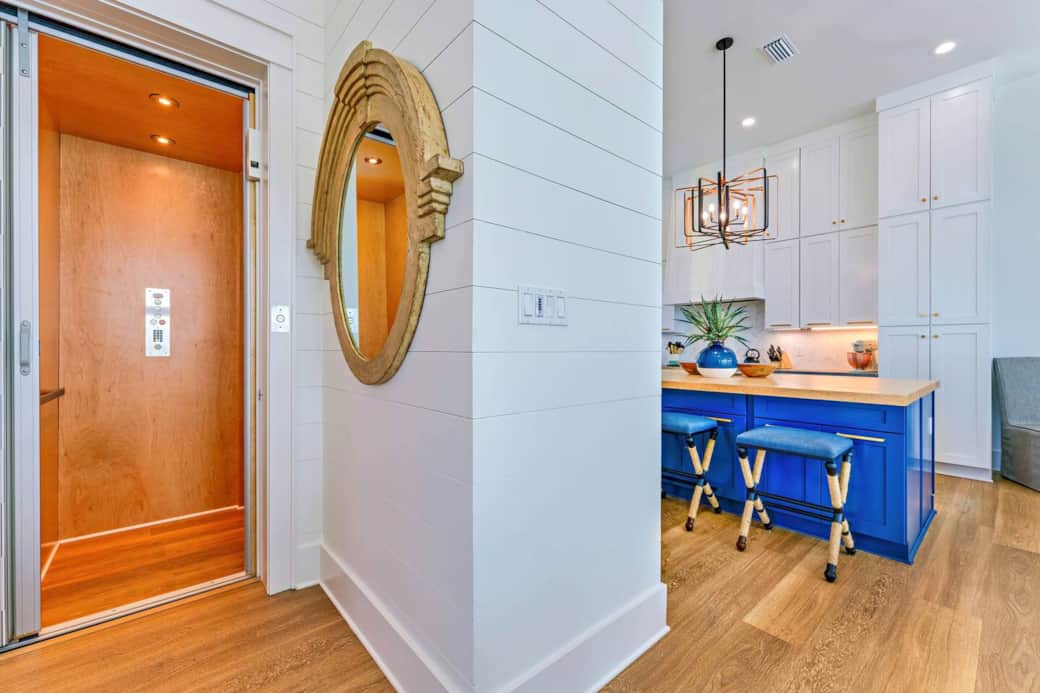 Elevator to all floors. Elevator to all floors.