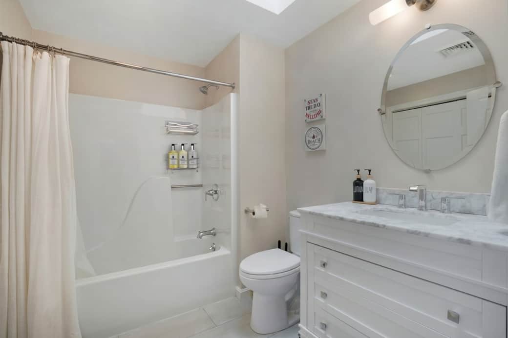 Updated guest bathroom with tub & shower combo
