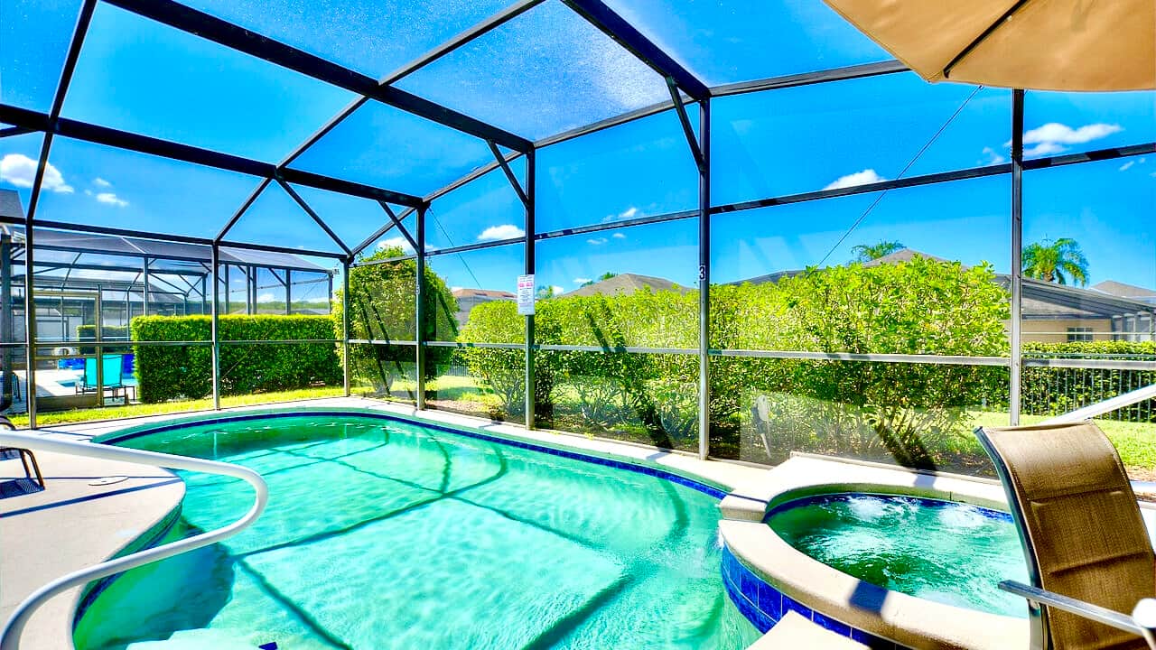 Your own private pool and spa