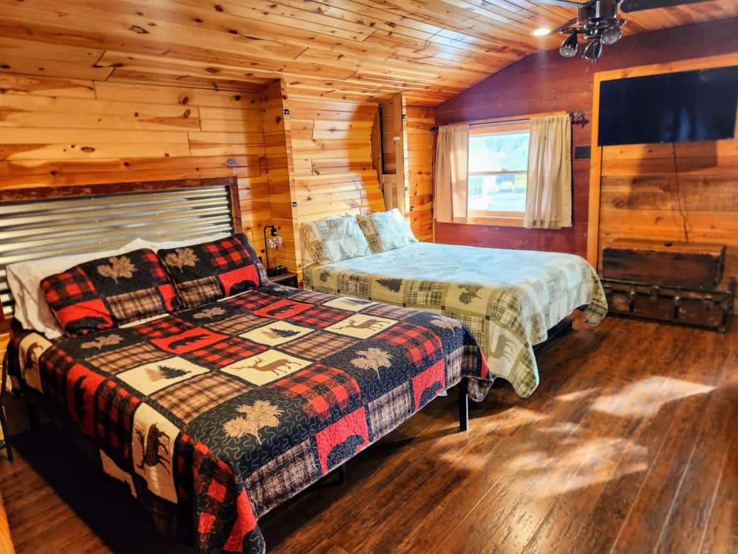 Queen bed and Full bed 