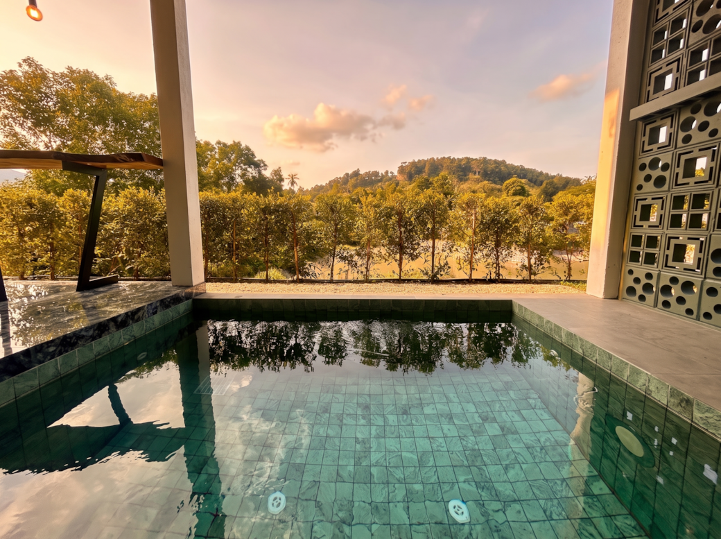 CocoLake 04 pool view