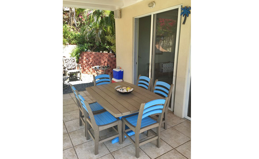 Outdoor dinning area.