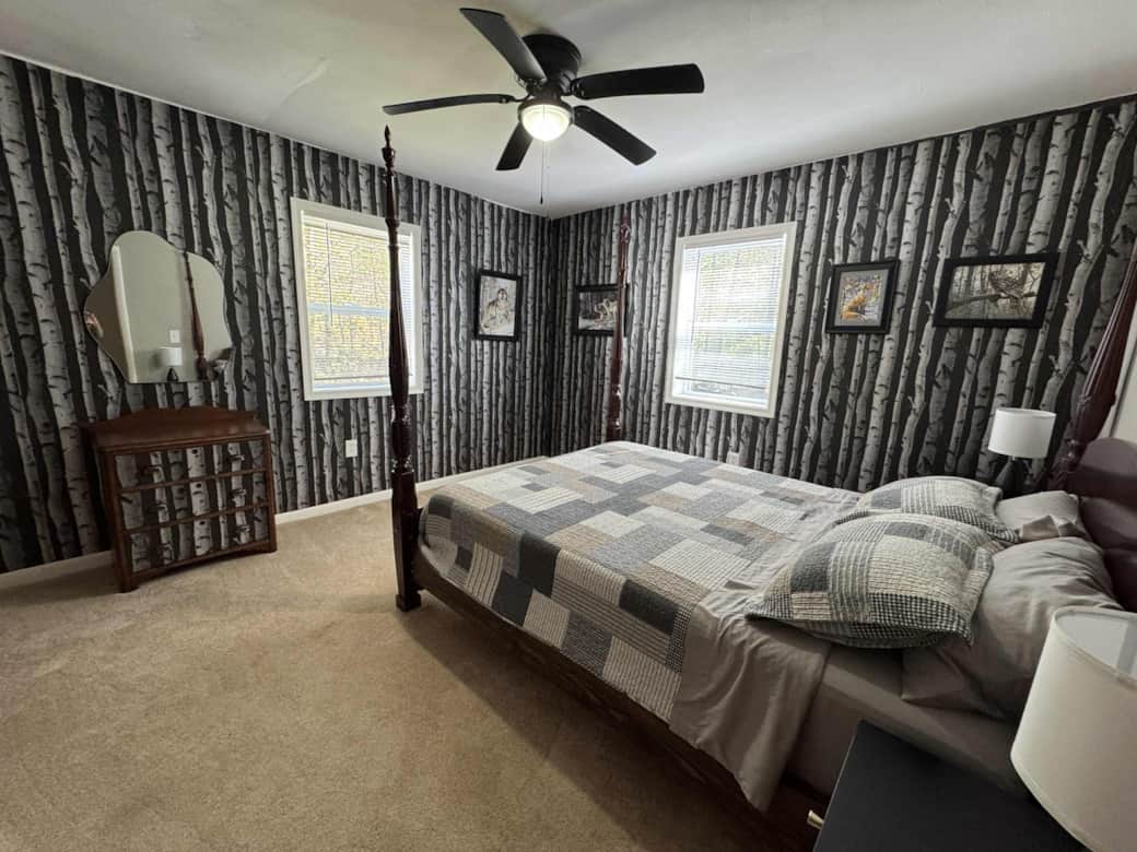 Bedroom with Queen Bed Bedroom with Queen Bed