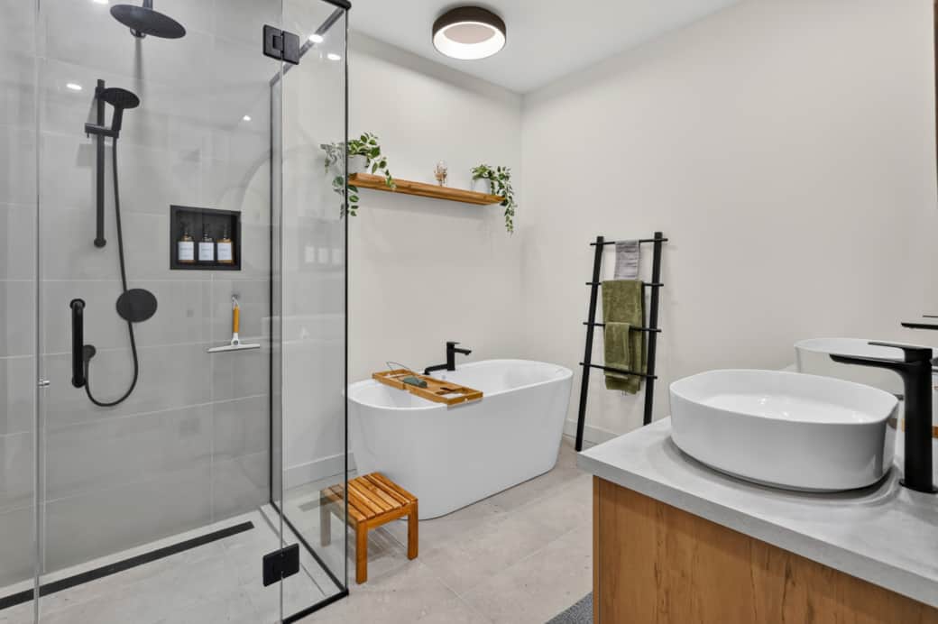 Bathroom King room
