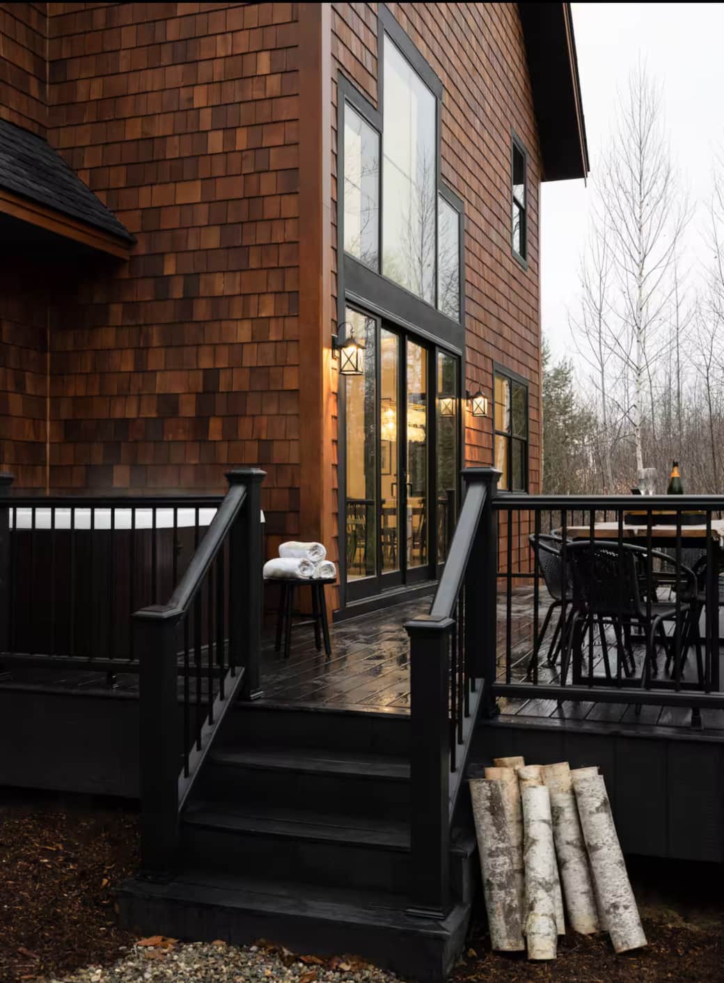 Outdoor dinning with webber grill and hot tub