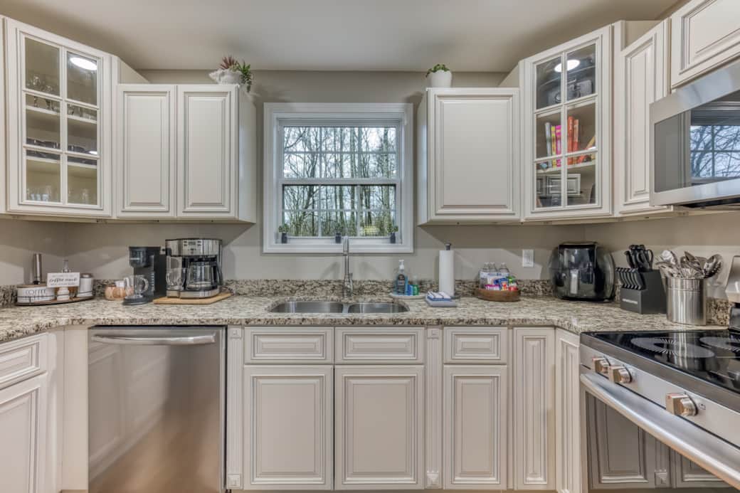 Fully equipped kitchen and dining area for shared meals. Fully equipped kitchen and dining area for shared meals.