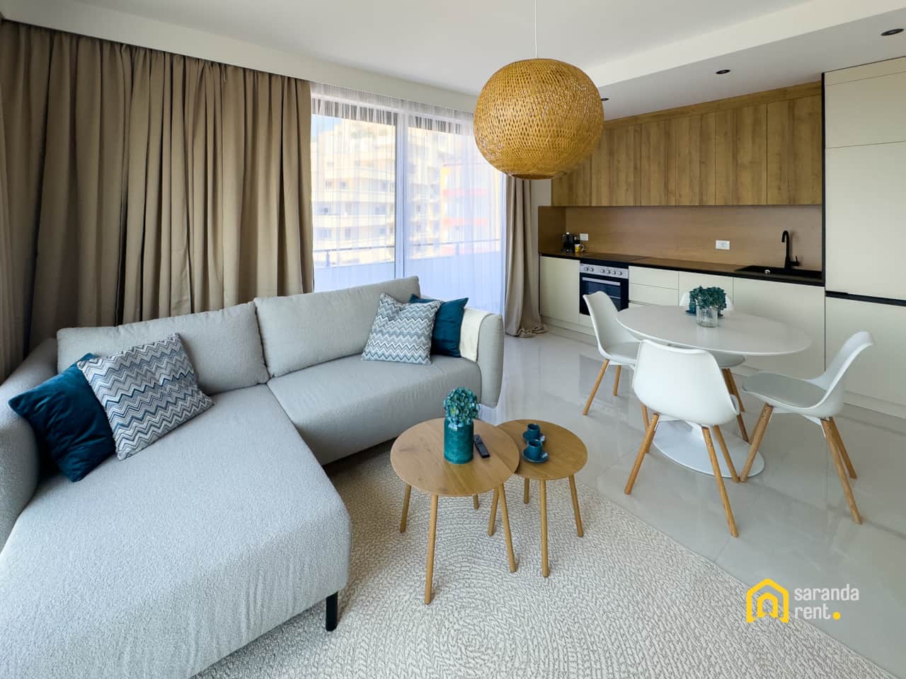 Livingroom with dining room