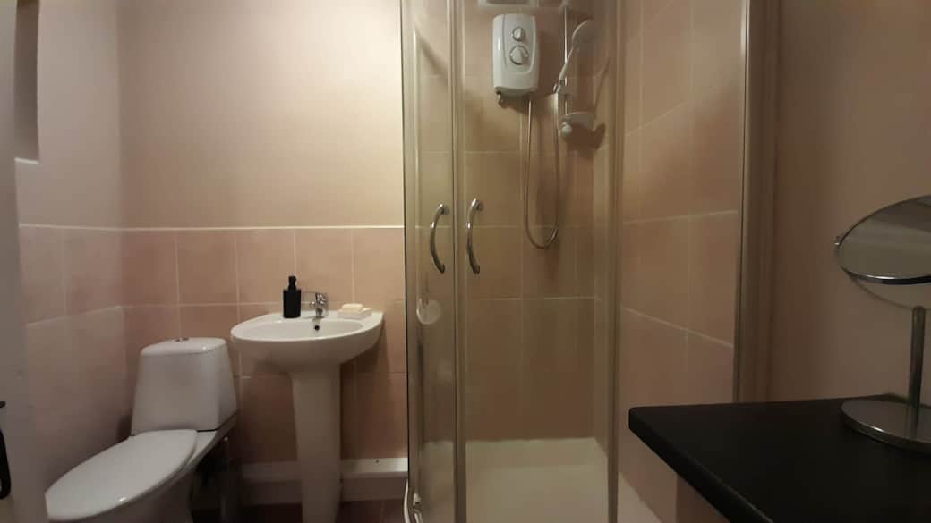 Ground Floor En-suite Bathroom 1