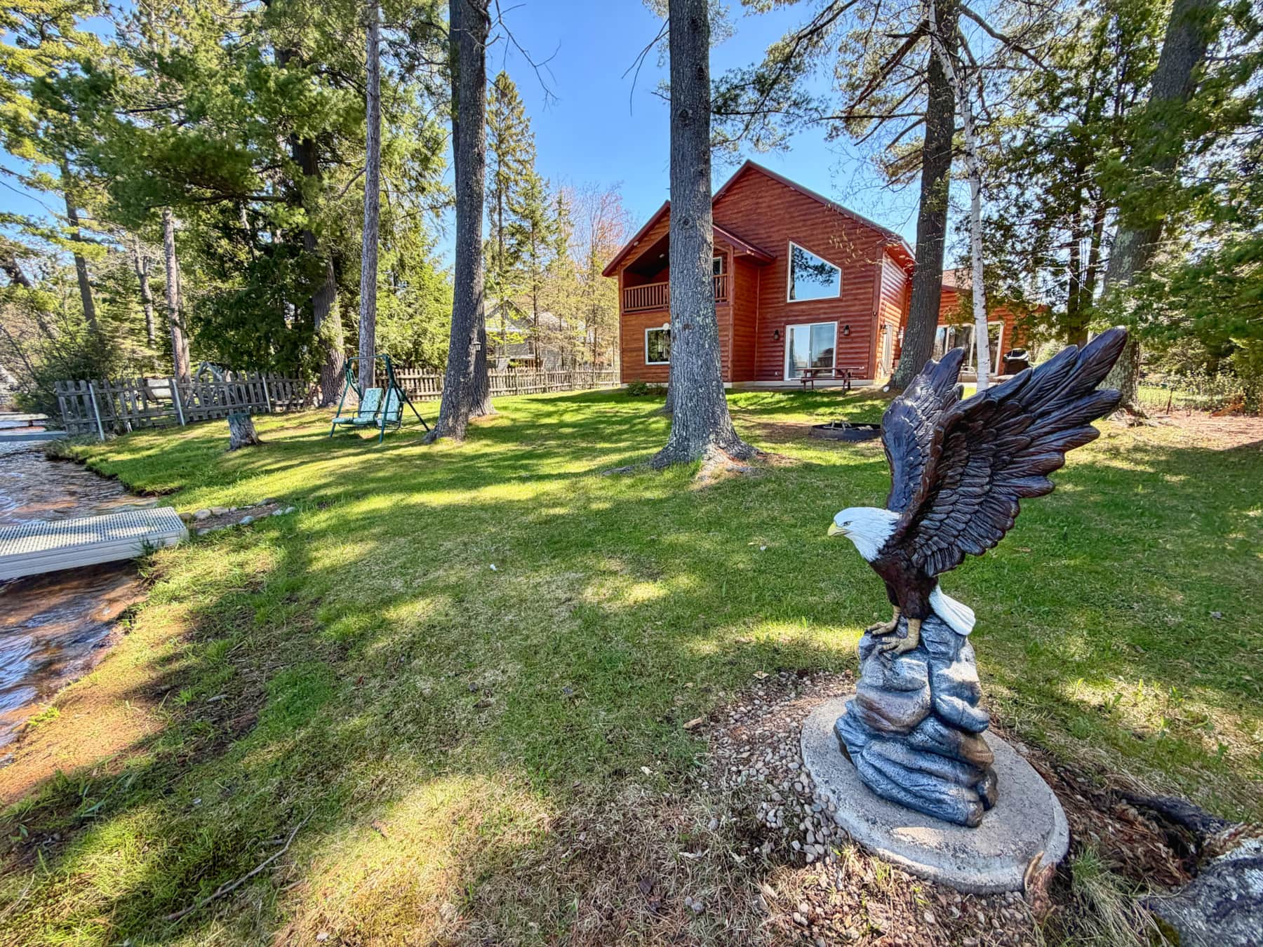 Voyageur Lake Retreat waterfront