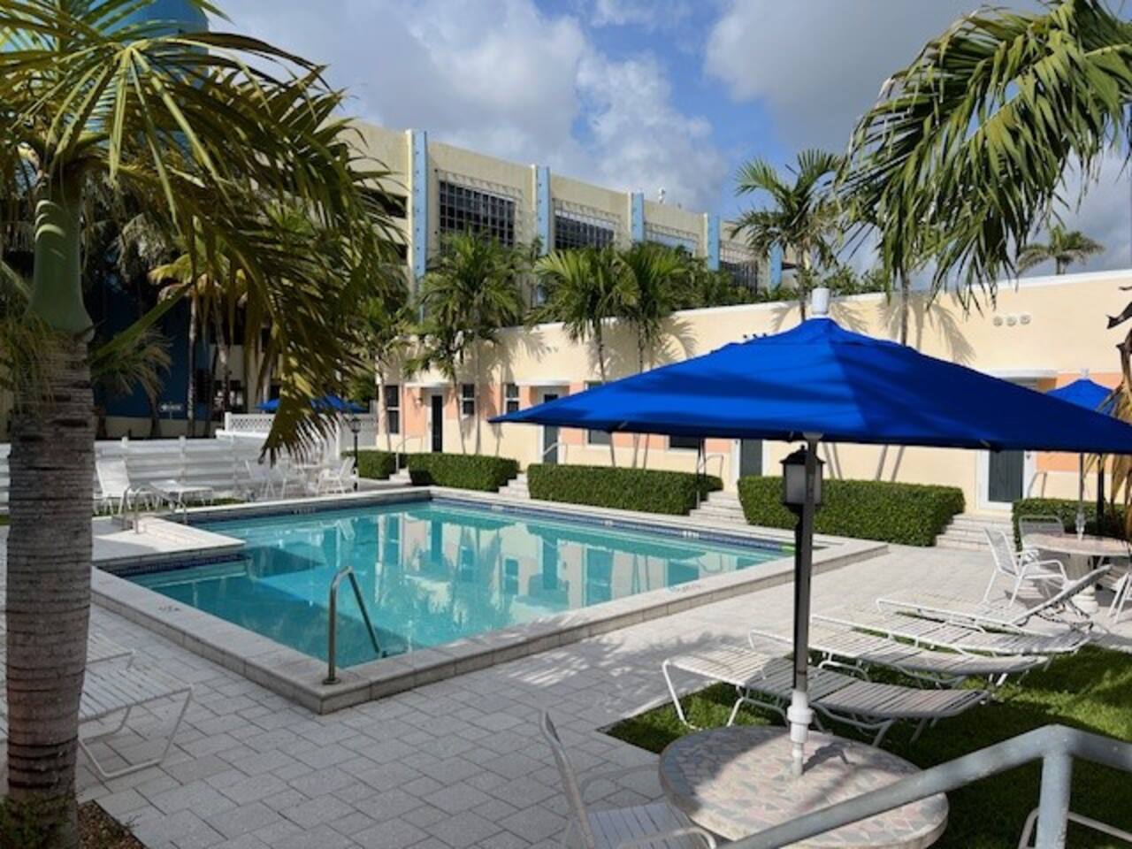 First Floor -1 Bedroom Condo Steps from Beach photo 2