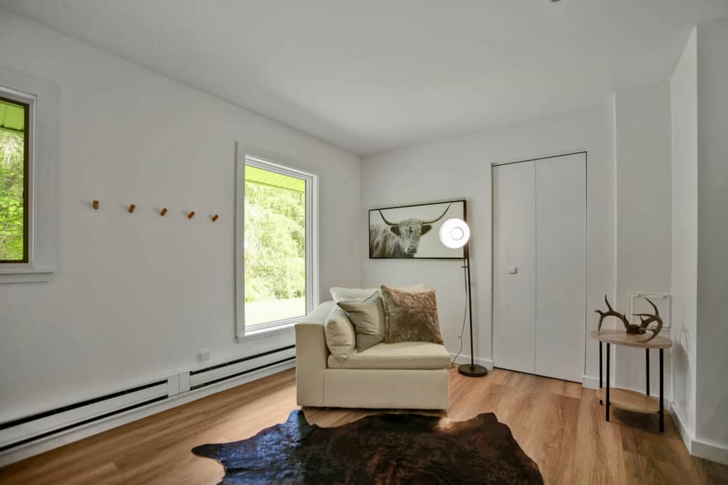 Reading space in the third bedroom, Queen bed. 