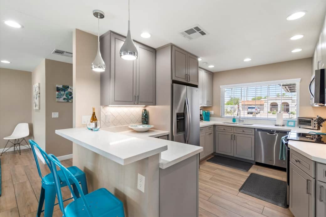 Beautiful Modern Kitchen with Quartz Countertops