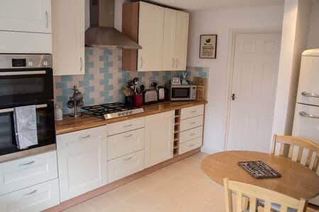 Large kitchen with a great selection of pots/pans and tablewear