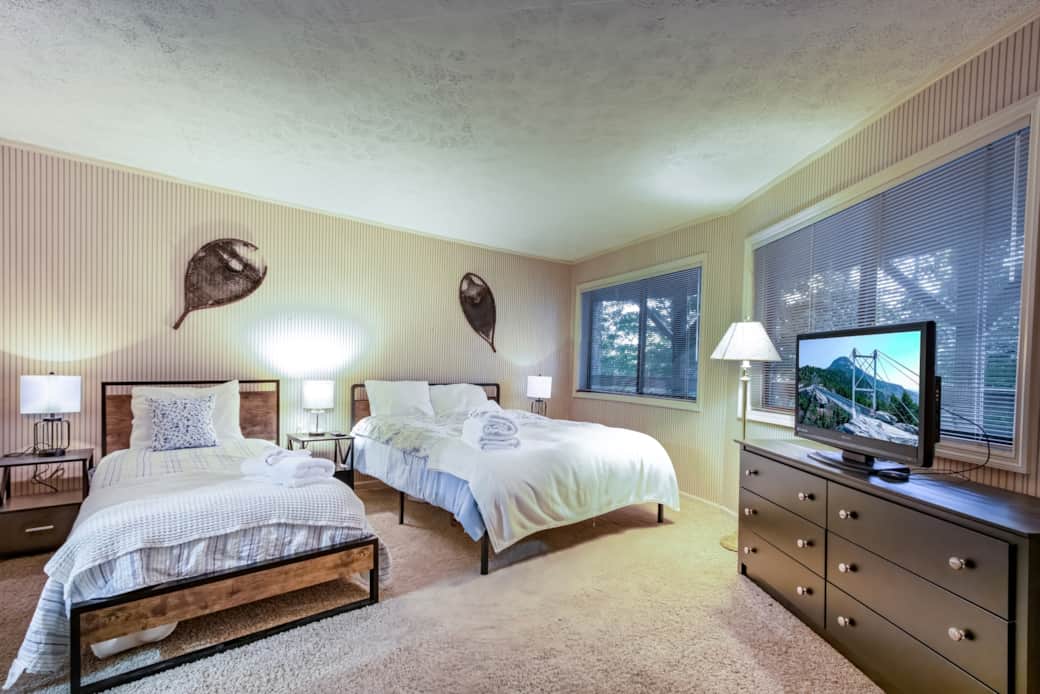 Queen and Twin Bedroom 1